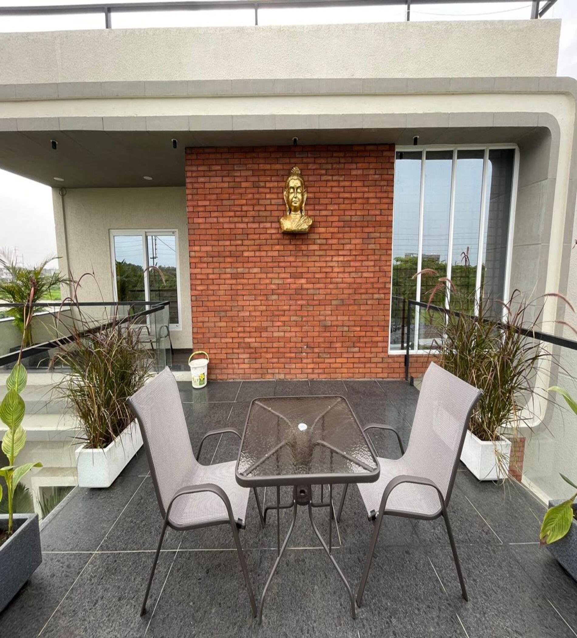 Photo of Cartagena's cathedral at the background and some colonial style houses